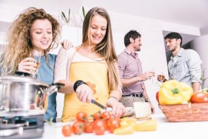 friends-cooking-together