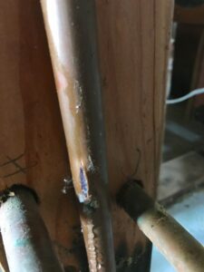 ruptured-pipe-with-ice