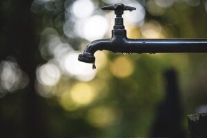 outdoor-faucet-dripping